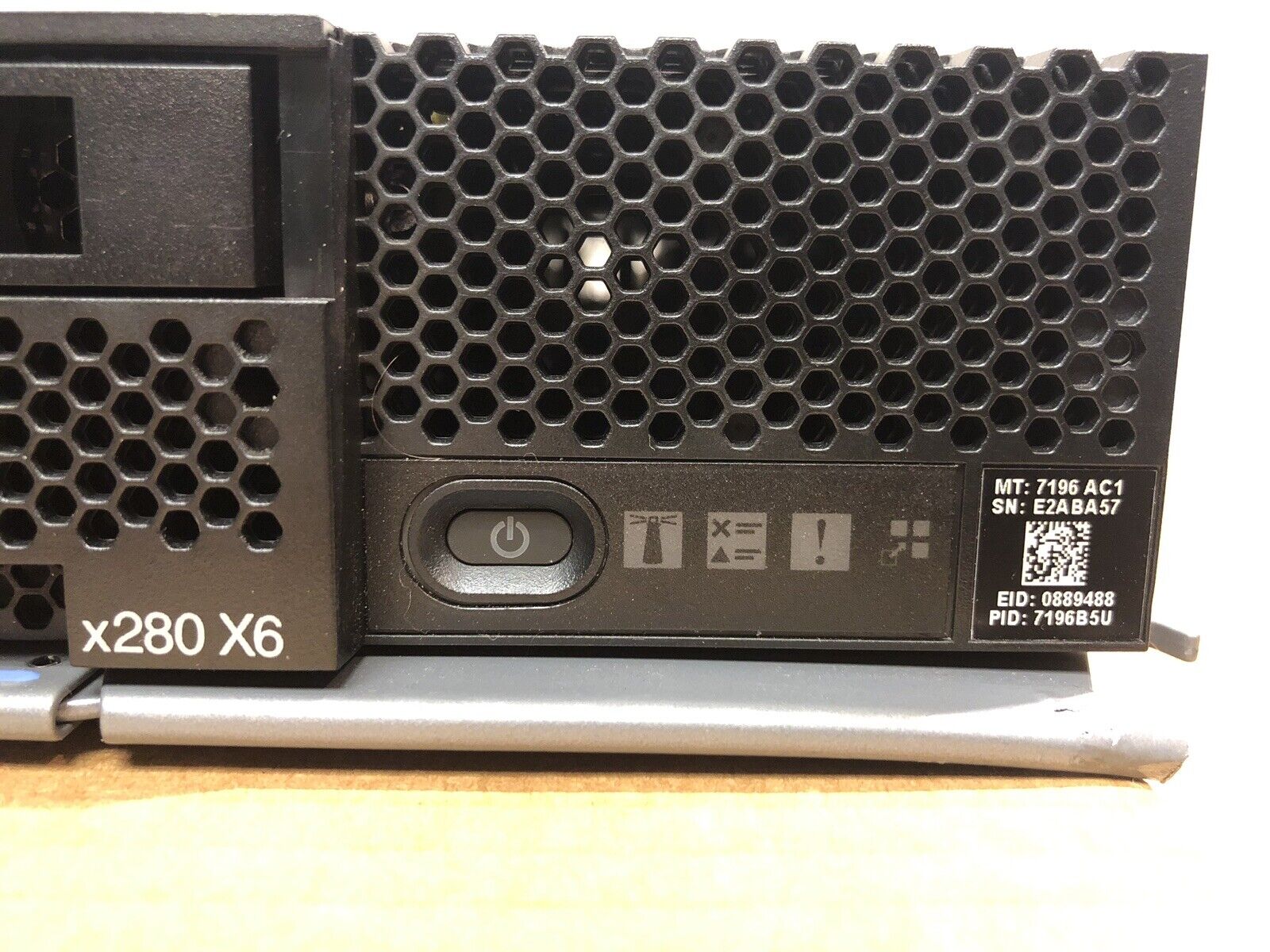 Lenovo FlexSystem x280 X6 Server Two E7-2880V2 2.5GHz 15/30 Core 256GB 2x SFF. - Image 2